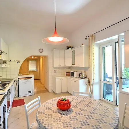 Sleeps 12 Pool Air Con Wifi