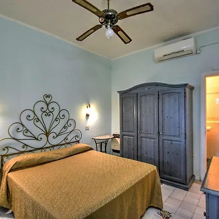 Villa Sleeps 12 Pool Air Con Wifi *