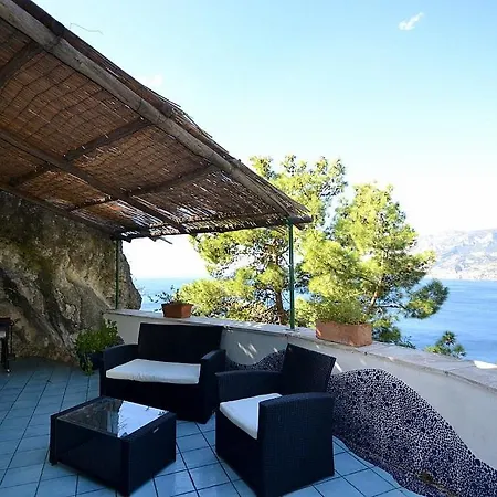 Sleeps 12 Pool Air Con Wifi Maiori